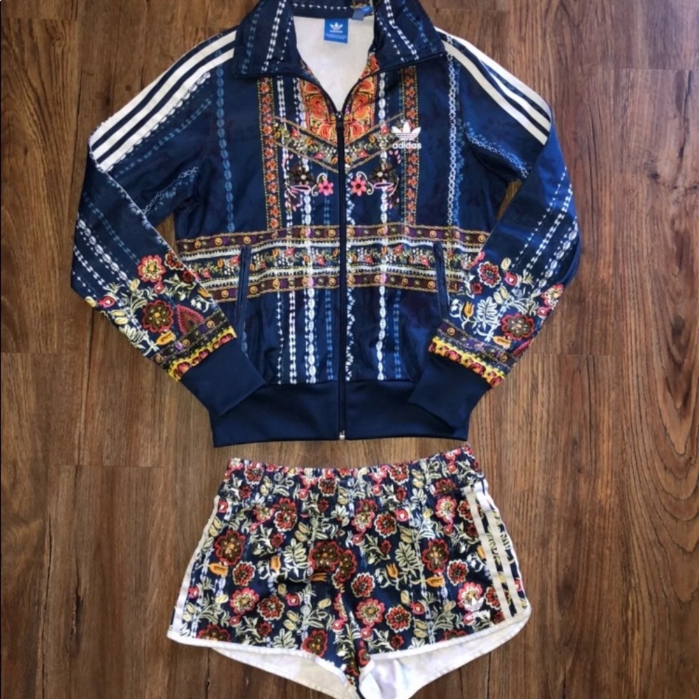 Adidas cirandeira Originals 2-Piece Floral shorts and track jacket size small